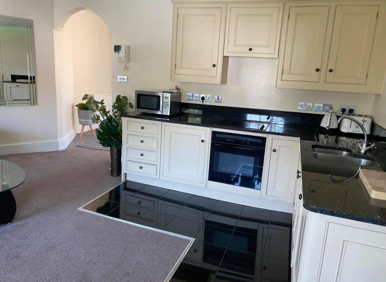 Letting Serviced Apartments - Guards View, Windsor Dış mekan fotoğraf