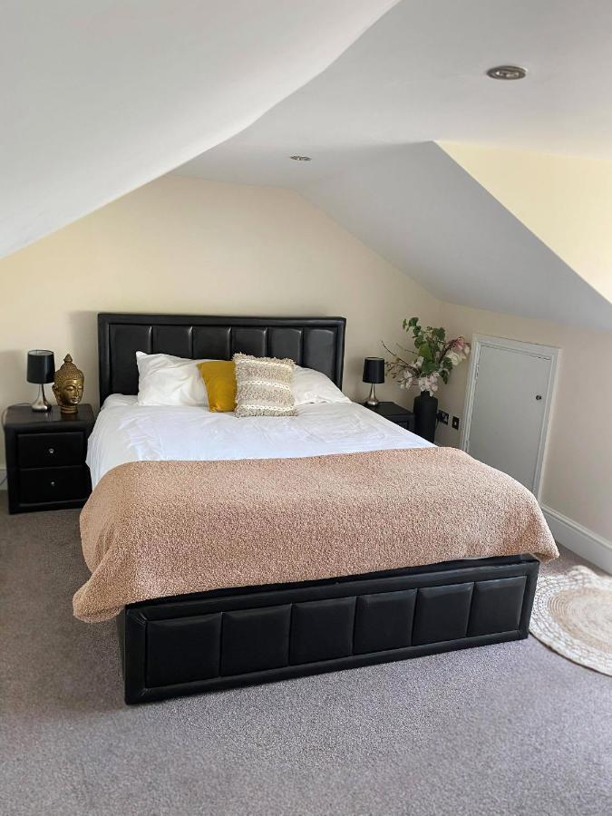 Letting Serviced Apartments - Guards View, Windsor Dış mekan fotoğraf