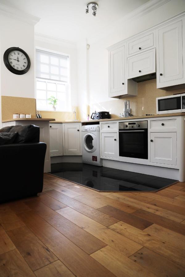 Letting Serviced Apartments - Guards View, Windsor Dış mekan fotoğraf